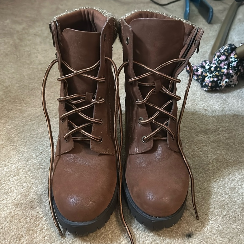Brown boots 🤎